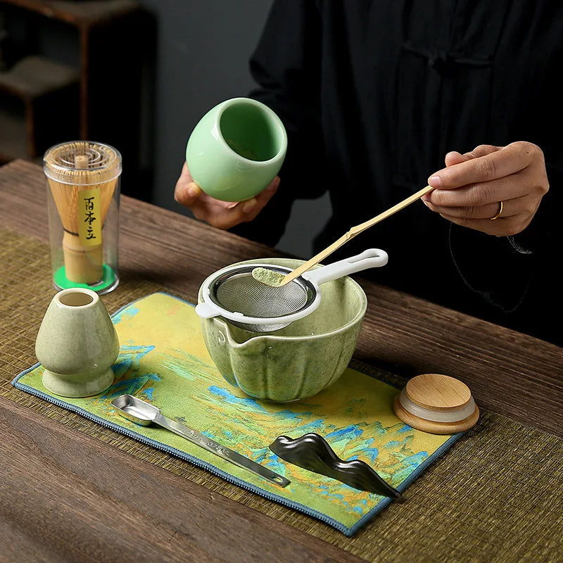 utilisation  de l'ensemble des ustensiles pour matcha